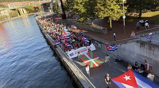 Cuba sin bloqueo, demandan miles en Bilbao