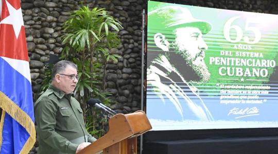 Ministro del Interior, general de Cuerpo de Ejército Lázaro Alberto Álvarez Casas, dando a conocer mensaje del líder de la Revolución cubana, Raúl Castro, con motivo de los 65 años de la fundación del sistema penitenciario cubano