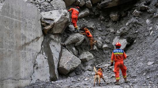 Rescatistas en Nepal