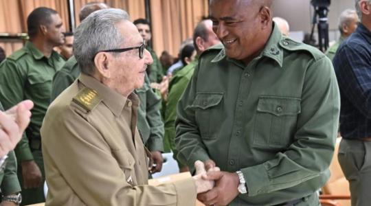 Raúl Castro en el acto político cultural por el aniversario 65 de la integración de la Dirección de Seguridad Personal