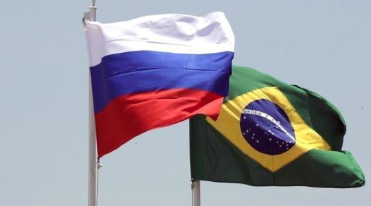 Banderas de Rusia y Brasil