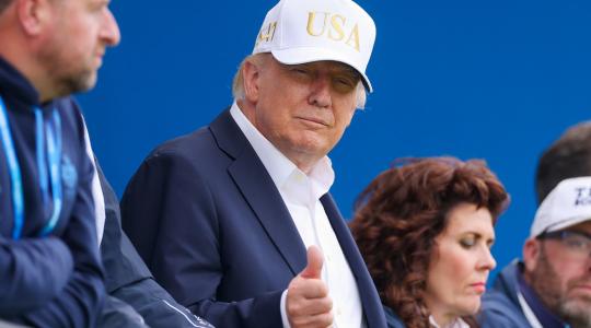 Trump llega a Irlanda y dice que le "encantaría" su reunificación