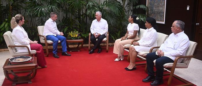 Recibió Presidente cubano a directivos paralímpicos internacionales