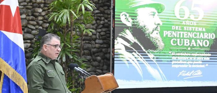 Ministro del Interior, general de Cuerpo de Ejército Lázaro Alberto Álvarez Casas, dando a conocer mensaje del líder de la Revolución cubana, Raúl Castro, con motivo de los 65 años de la fundación del sistema penitenciario cubano